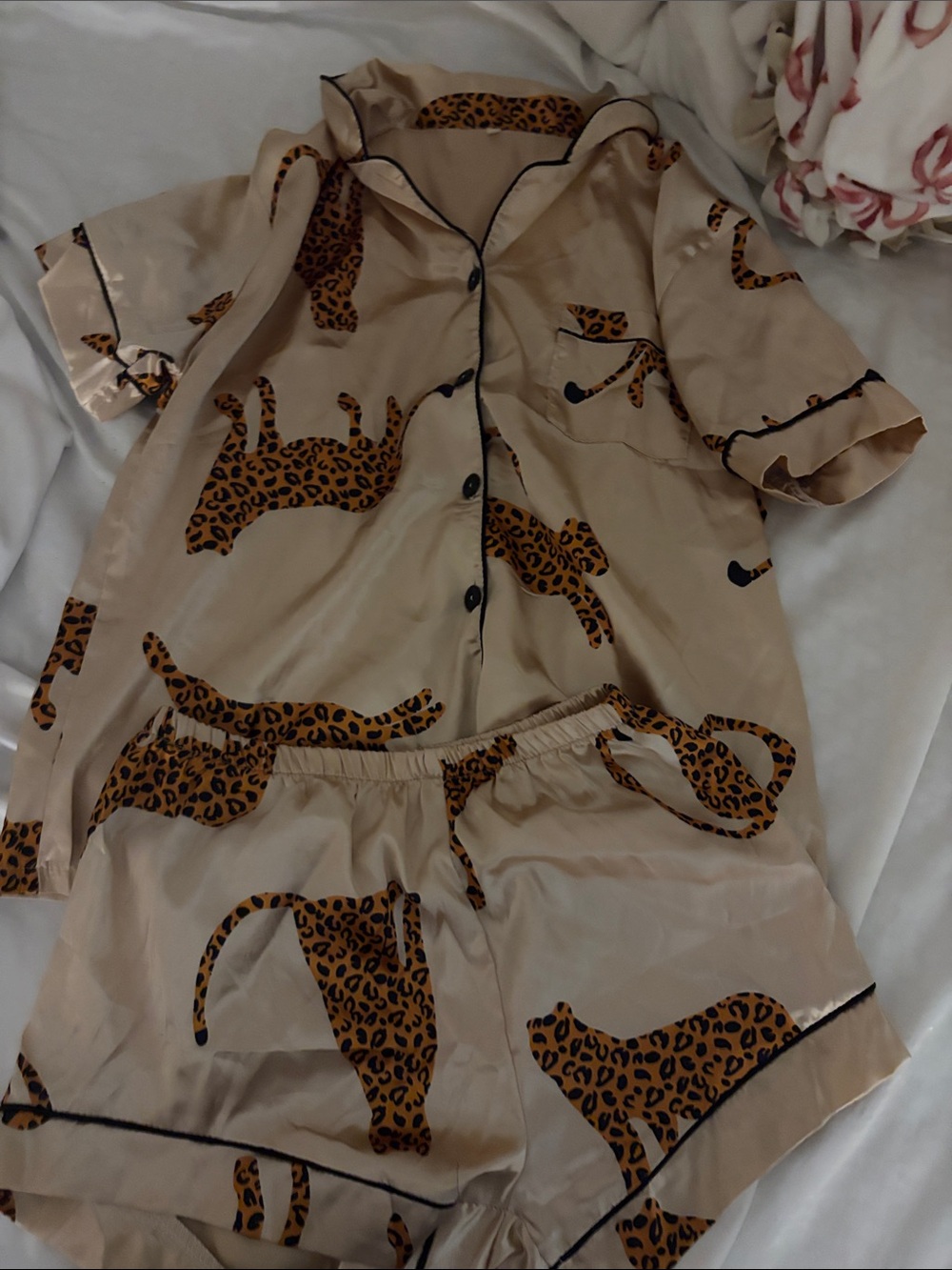 SHEIN Beige Leopard Print Short Pajama Set with Black Piping